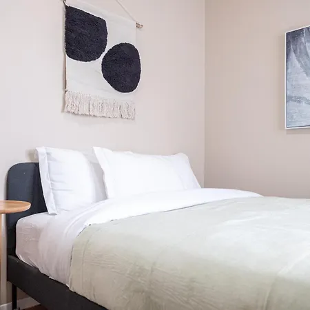 Apartment Sunlit 2br Park North Elevator & Laundry