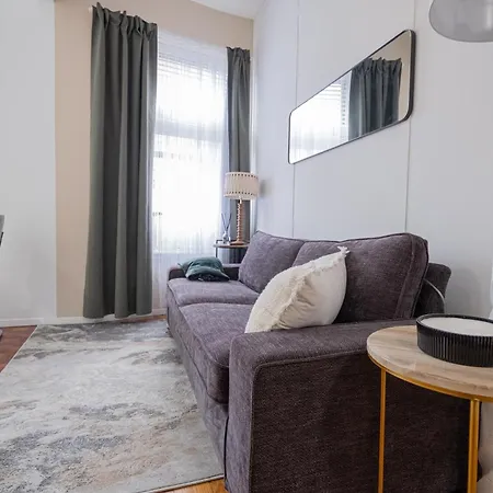 Sunlit 2br Park North Elevator & Laundry Apartment New York