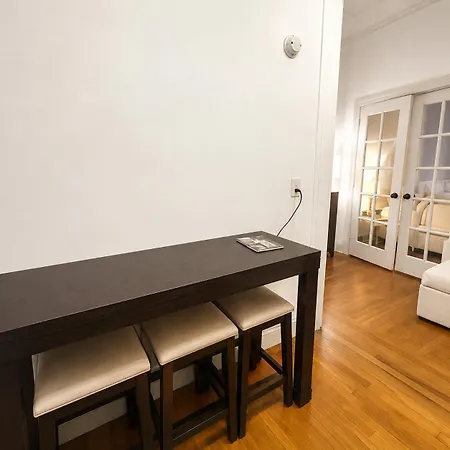 Elegant Upper East Side Retreat Near Park And The Met Apartment *