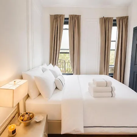 Elegant Upper East Side Retreat Near Park And The Met