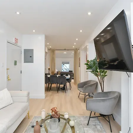 Designer Seaport - Sleeps 14 Aparthotel