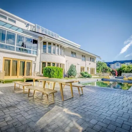 Bayside Queens 6br Gated With Private Heated Pool Game And Water Views
