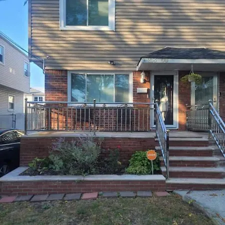 Cozy Queens Ny Near Jfk Sleeps 4 Comfortable 3 Bedroom With Great Wifi Quiet Residential Location Holiday home