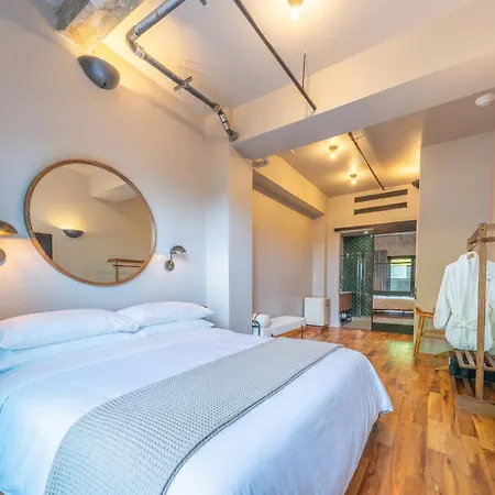 Sela V Hotel