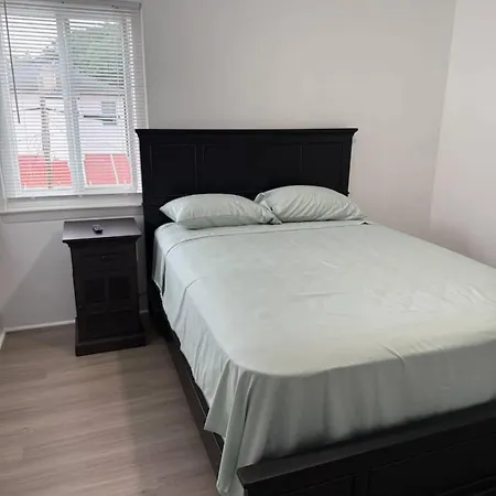Cozy Queens Ny Near Jfk Sleeps 4 Comfortable 3 Bedroom With Great Wifi Quiet Residential Location Holiday home New York
