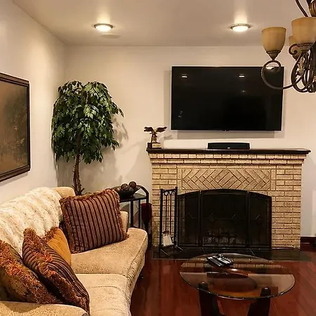 Luxury Pre-war Townhouse Bronx 5br * New York