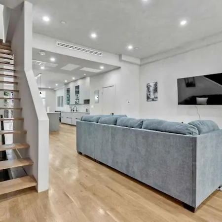 Jimmy's Brownstone Penthouse! Its Personal, Luxury, Your Away From Home!! New York