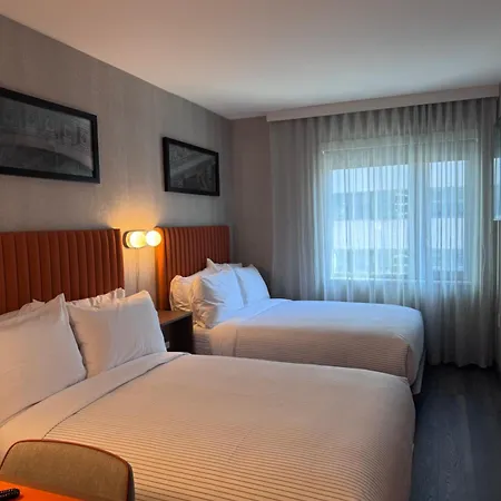 Cambria Times Square Hotel 3*