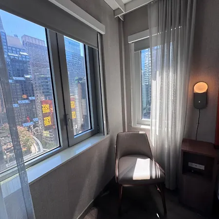 Cambria Times Square Hotel 3*