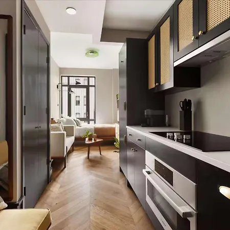 Freeman 702 By Rove Travel - With Shared Amenities New York