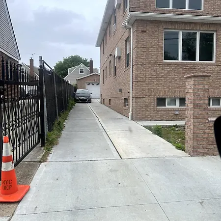 Homestay Private With Bath Near Laguardia Airport Lga