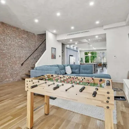 Homestay Jimmy's Brownstone Penthouse! Its Personal, Luxury, Your Away From Home!! New York