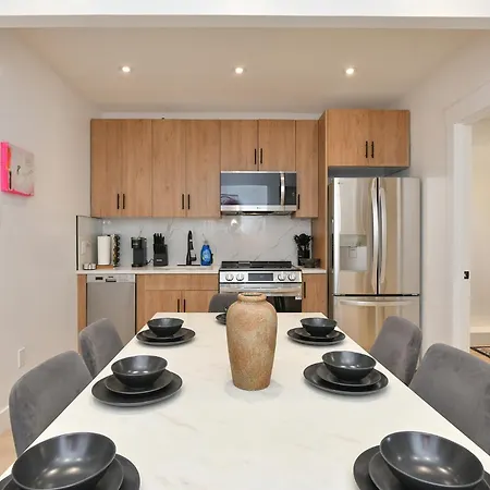 Aparthotel Designer Seaport - Sleeps 14 *