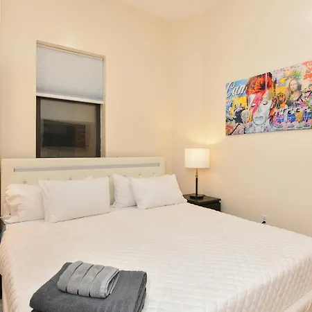 Cozy 2br Haven Right Above Park 2* New York