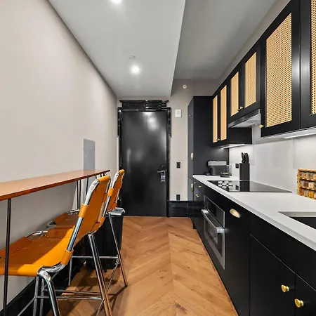 Freeman 301 By Rove Travel - With Shared Amenities *