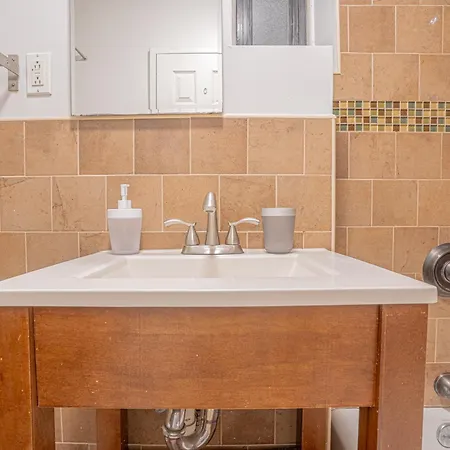 Aparthotel Charm 2bd In Upper East Side With Backyard