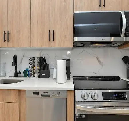 Modern Chic 3br-heart Of Fidi Seaport *