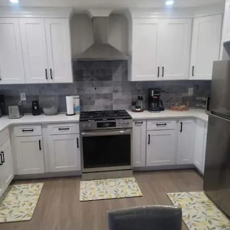 Cozy Queens Ny Near Jfk Sleeps 4 Comfortable 3 Bedroom With Great Wifi Quiet Residential Location Holiday home New York