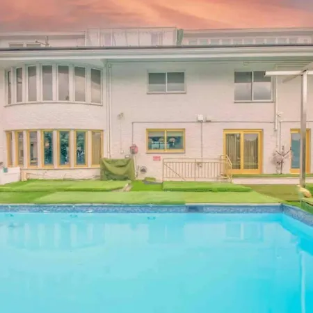 Bayside Queens 6br Gated With Private Heated Pool Game And Water Views Holiday home