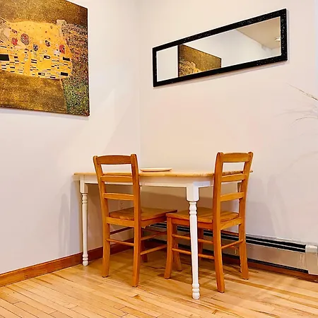 Quiet Les Designer Retro-chic Near Everything Guest house New York