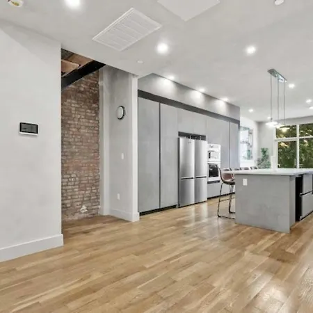 Jimmy's Brownstone Penthouse! Its Personal, Luxury, Your Away From Home!! New York