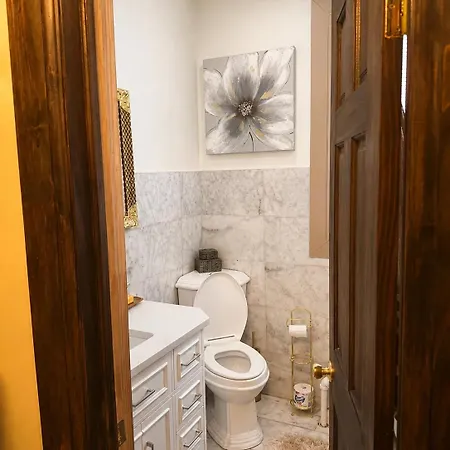 Holiday home Luxury Pre-war Townhouse Bronx 5br *