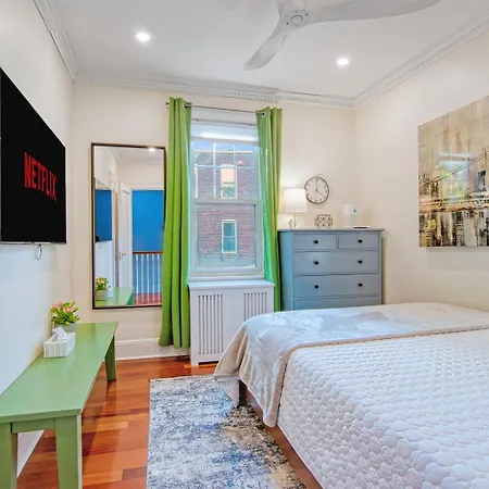 Country house 4Br Near Prospect Park Off-Street Parking Outdoor Space 3 Kings, 1 Queen New York
