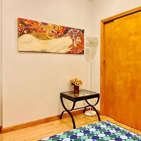 Quiet Les Designer Retro-chic Near Everything New York