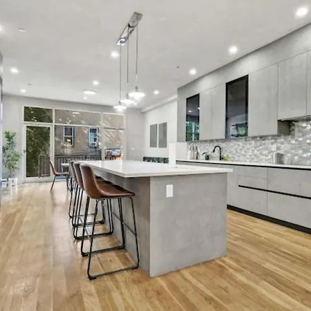 Jimmy's Brownstone Penthouse! Its Personal, Luxury, Your Away From Home!! New York