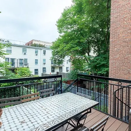 Lovely Brownstone In W Harlem 4 Bdr 3 Bath Garden Holiday home New York