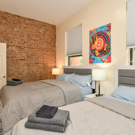 Cozy 2br Haven Right Above Park 2*