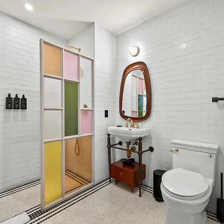 Freeman 301 By Rove Travel - With Shared Amenities New York