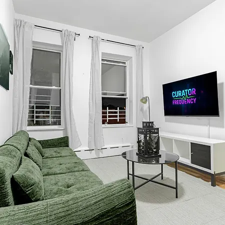 Modern 2br Near Laguardia & Subways Aparthotel