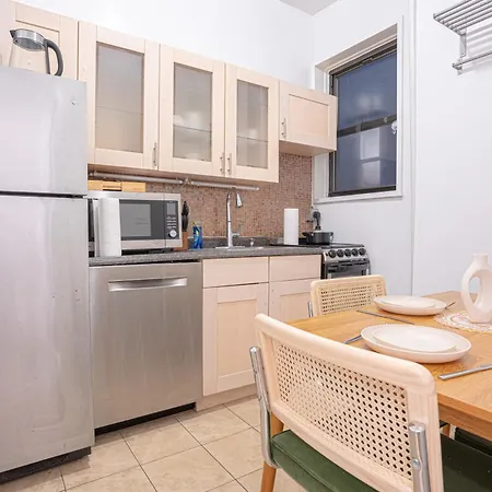 Aparthotel Charm 2bd In Upper East Side With Backyard New York