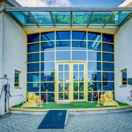 Bayside Queens 6br Gated With Private Heated Pool Game And Water Views * New York