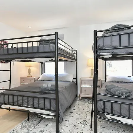 Aparthotel Designer Seaport - Sleeps 14