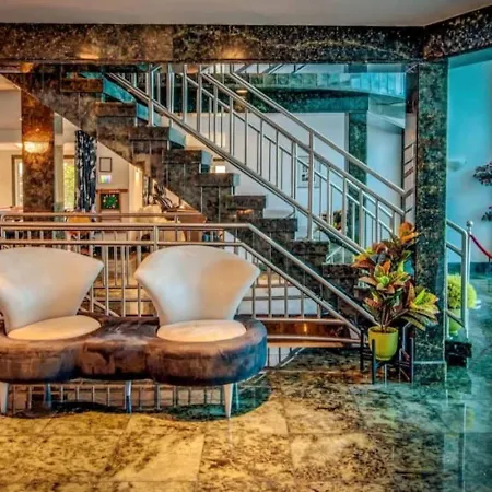 Holiday home Bayside Queens 6br Gated With Private Heated Pool Game And Water Views *