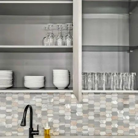 Homestay Jimmy's Brownstone Penthouse! Its Personal, Luxury, Your Away From Home!! *
