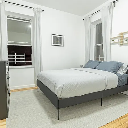 Modern 2br Near Laguardia & Subways Aparthotel New York