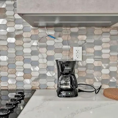 Homestay Jimmy's Brownstone Penthouse! Its Personal, Luxury, Your Away From Home!!