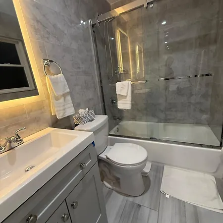 Private With Bath Near Laguardia Airport Lga Homestay