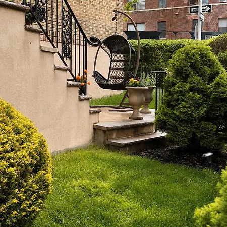 Luxury Pre-war Townhouse Bronx 5br