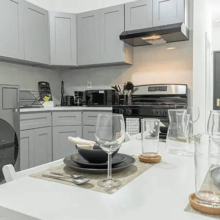 Modern 2br Near Laguardia & Subways Aparthotel