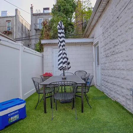 Country house 4Br Near Prospect Park Off-Street Parking Outdoor Space 3 Kings, 1 Queen *