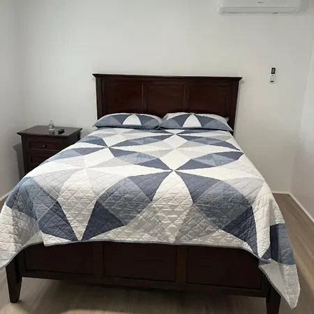Cozy Queens Ny Near Jfk Sleeps 4 Comfortable 3 Bedroom With Great Wifi Quiet Residential Location Holiday home New York