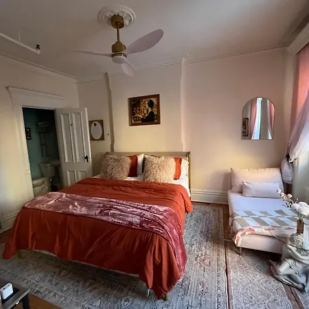 Guest house Friends & Family - Harlem New York