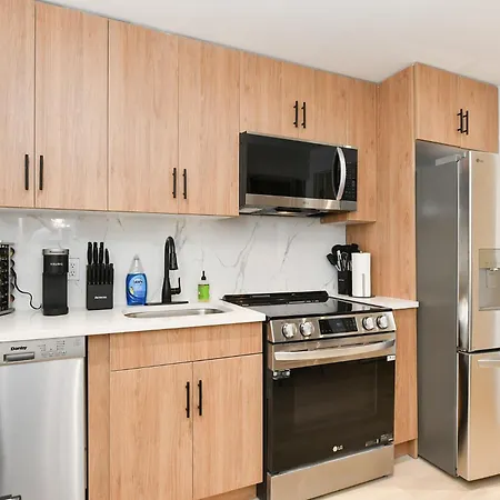 Luxury 3br Waterfront Escape In Fidi Seaport Aparthotel *
