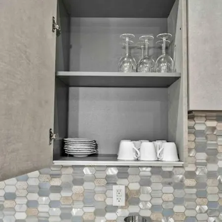 Jimmy's Brownstone Penthouse! Its Personal, Luxury, Your Away From Home!! *