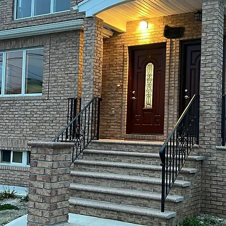 Homestay Private With Bath Near Laguardia Airport Lga