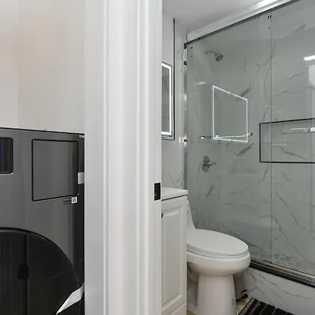 Luxury 3br Waterfront Escape In Fidi Seaport Aparthotel *
